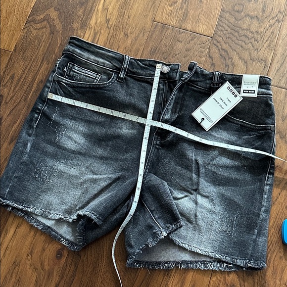 Judy Blue Black Denim Shorts - Picture 6 of 10